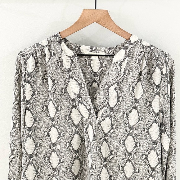 Cooper & Ella Long Sleeve Snake Print Blouse Size Small - Picture 3 of 6